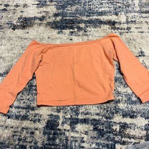 Three-quarter sleeve crop top